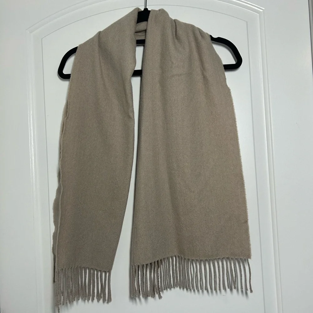 Italian Woolen Treasures Made in Italy Tan 100% Merino Wool Fringe Scarf chic